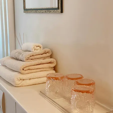 Grotto Flora De Charme Bed and Breakfast 3*